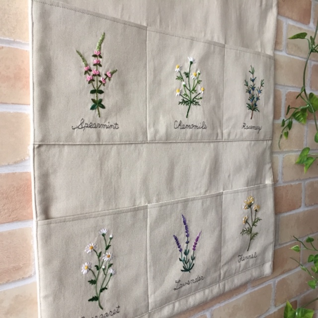 🌿花刺繍のウォールポケット - MK-FAVORITE'S GALLERY | minne
