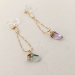 ひと粒のフローライトを吊るしたアラジン風イヤリング/ピアス