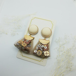 リボンタッセルピアス (ホワイトカボション×ブラウンリボン)