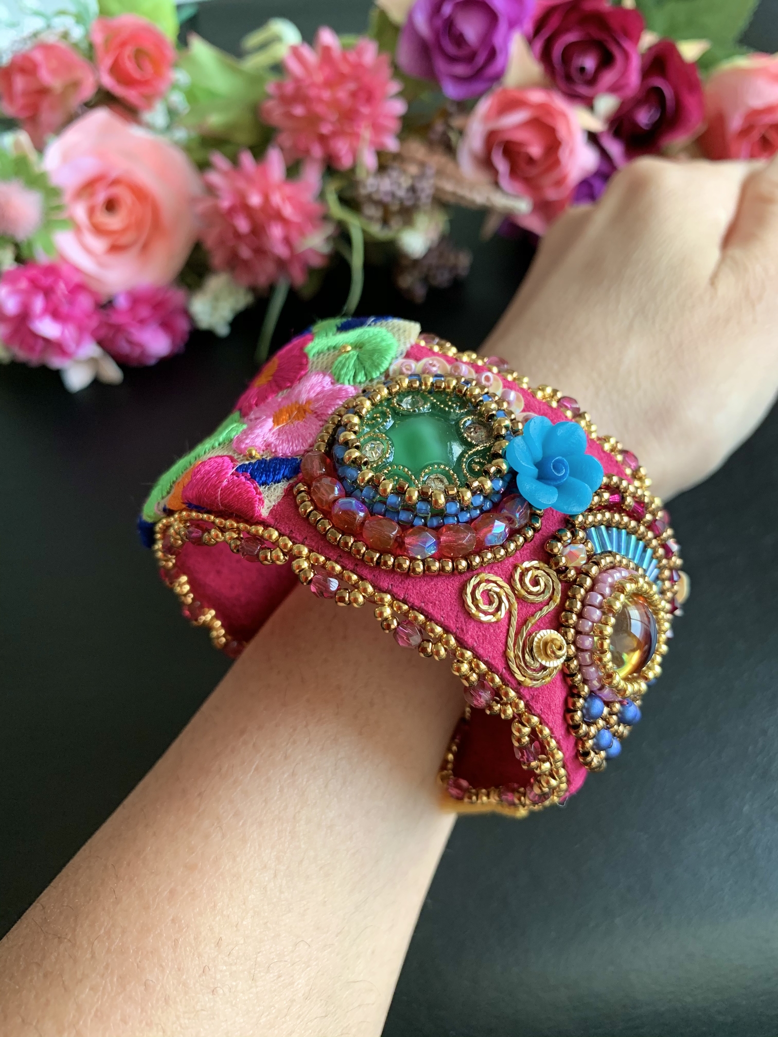 ?ビーズ刺繍バングル (Pink?) - ERINACOLORS