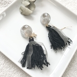 ビジュータッセルピアス/イヤリング 