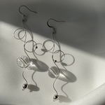 ぐねぐねクリアピアス/イヤリング ワイヤーピアス/イヤリング　サージカルステンレス