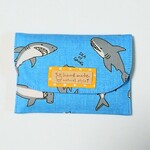 (水色) サメ❗️ホンモノは怖いけどこのサメ柄はカッコ可愛いよ☺️ のポケットティッシュケース★カードケース