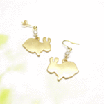 うさぎさんのシルエットのピアス（ゴールド）