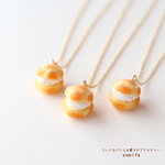 シュークリームのネックレス