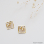 【 レジンのビジューピアス 】
