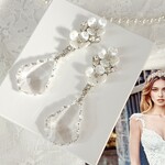SWAROVSKI"Mignon"ブライダルイヤリング／ブライダルピアス／ウェディングイヤリング／ウェディングピアス／ウェディングドレス／花嫁／ウェディング／結婚式／ボタニカル／スワロフスキー