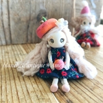 りんご帽子のクリスマス doll花柄ワンピース ミニチュア 雑貨