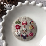 リネン生地刺繍ブローチ