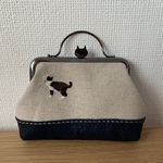 【ネコポス送料無料】ペコッと押したらパカっと開く、猫ちゃん刺繍のがまぐちポーチ（口金カラー：ブラック）