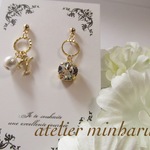 再販♡大粒スワロと選べるイニシャルチャームピアス（crystal）
