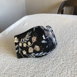 花柄刺繍生地の立体マスク