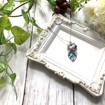 ステンドグラス風リーフ「彩葉-snow-」ネックレス