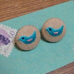 くるみボタンピアス青い鳥★送料無料