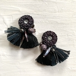 パレードタッセルピアス【黒鳥】