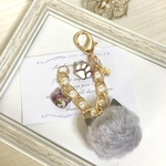 グレージュ猫耳ファーバッグチャーム 肉球猫ちゃん