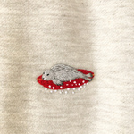 サーフィンの練習をするアザラシの手刺繍トレーナー