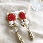  【I】大振りボタンのロングピアス+*.