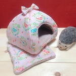 ハリネズミさんのドーム型ハウス18cm+中敷き♪ピンクの水彩画風ハリネズミ柄