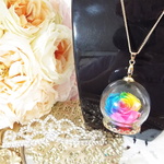 本物の薔薇を閉じ込めたアクセサリー　レインボーローズ　ネックレス　お花　ガラスドーム　チャーム　※大量注文も承ります