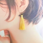 淡い黄色のシルク糸タッセル　ピアス・イヤリング（アレルギー対応）