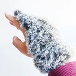 手編みハンドウォーマー　防寒具　手が冷える　毛糸　ふわふわ