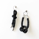アシンメトリーロープピアス (black)