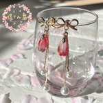 揺れる桜チャームピアス　ピアス　揺れるピアス　ロングピアス  ガラスチャームピアス　パールチェーンピアス　可愛い　お正月　成人式　オールシーズン　ガーリー