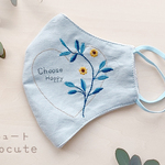 手作りマスク　♡刺繍_水色地に金色のハート