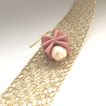 ピンクリボンとパールのフックピアス