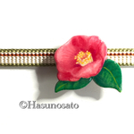 椿の 帯留め/ブローチ【陶器風 石塑粘土アクセサリー】 赤椿 つばき ツバキ 新春 正月 