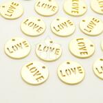 【4個入り】LOVEラウンドペンダント、ラブネックレス、イヤリングパーツ、マットゴールド/PD-1818-MG