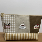 カフェの刺繍ポーチ