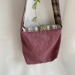 口ファスナーの大きめショルダーバッグ