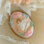 【M様専用】天使と薔薇のブローチ⁂木枠⁂ピンク⁂大き目⁂
