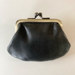 送料込み　レザーがま口財布　リバティも