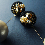 ＜titi～ナンデモナイヒノ耳飾～＞刺繍ピアス◎フルムーン/満月の夜◎アレルギー対応/ロングポスト変更可能