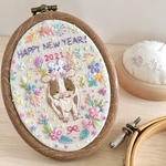 [rinrakiさま用ページ]お正月飾りの干支コラボ 牛とネズミ手刺繍フープ(白)