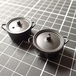 送料無料!アウトレット2個入り【蓋つき両手鍋】金属製ミニチュア食器　 スキレット鍋、パエリア鍋、両手鍋、食器、調理器具