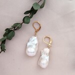 有核バロックパールの一粒ピアス