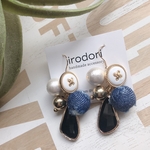 デニムじゃらじゃらピアス