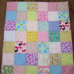 ポップな色合いのベビーキルト