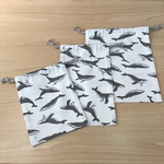 サイズはオプションから【コップ袋】給食袋 道具袋 ナフキン入れ 白 生成 くじら クジラ 鯨柄 鯨 🐋 男の子