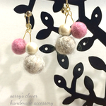 コットンパールと羊毛フェルトのイヤリング／ピアス  typeG