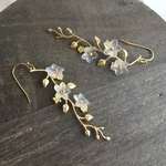 垂れる花房ピアス/イヤリング