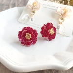 《チャームありorなし選べる》2way 紅白の椿　ピアス/イヤリング