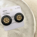 サージカル　vintage button black ピアス