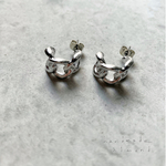 小さなチェーンピアス