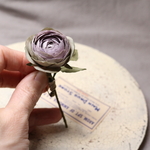  布花　カップ咲きの薔薇ブローチ　ダスティパープル