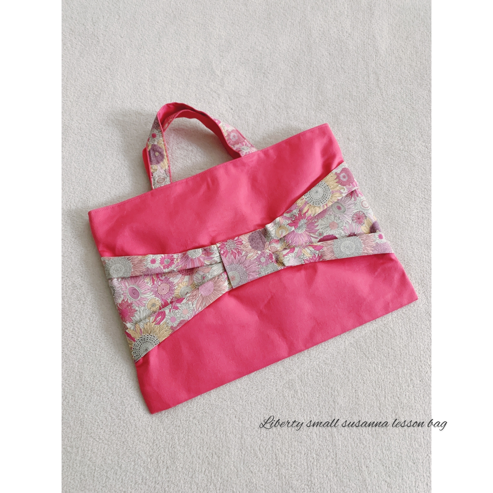 ♡40％ OFF Special Sale♡リバティ生地スモールスザンナ ピンクレッスンバッグ（完成品/即納/在庫限り/オーダー不可）